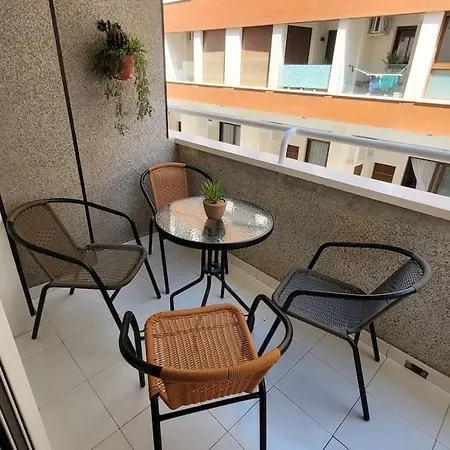 Idealement Situe, Spacieux, A Deux Pas De La 아파트
